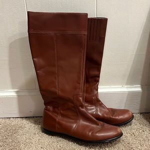 Flat brown boots